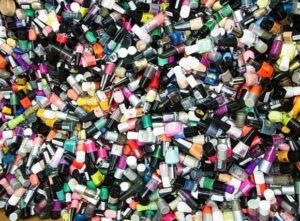 30x bunt gemischte Nagellacke zum Befüllen eines Adventskalenders